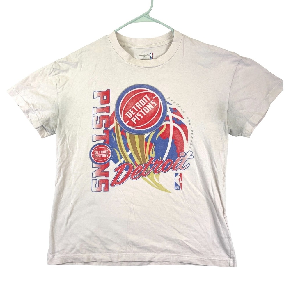 Abercrombie & Fitch x NBA Detroit Pistons Men's XL White Relaxed Fit Graphic Tee